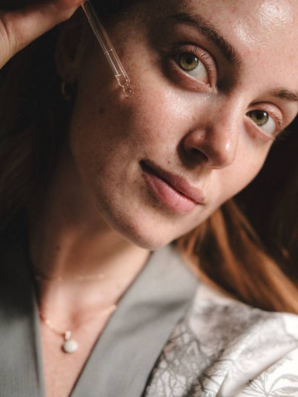 Hajusteeton bakuchiolseerumi kasvoille