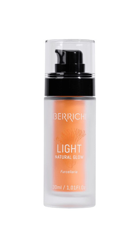 Berrichi Face Cream LIGHT on silkkisen kevyt 30 ml päivävoide seka- ja normaalille iholle tyylikkäässä lasipullossa.