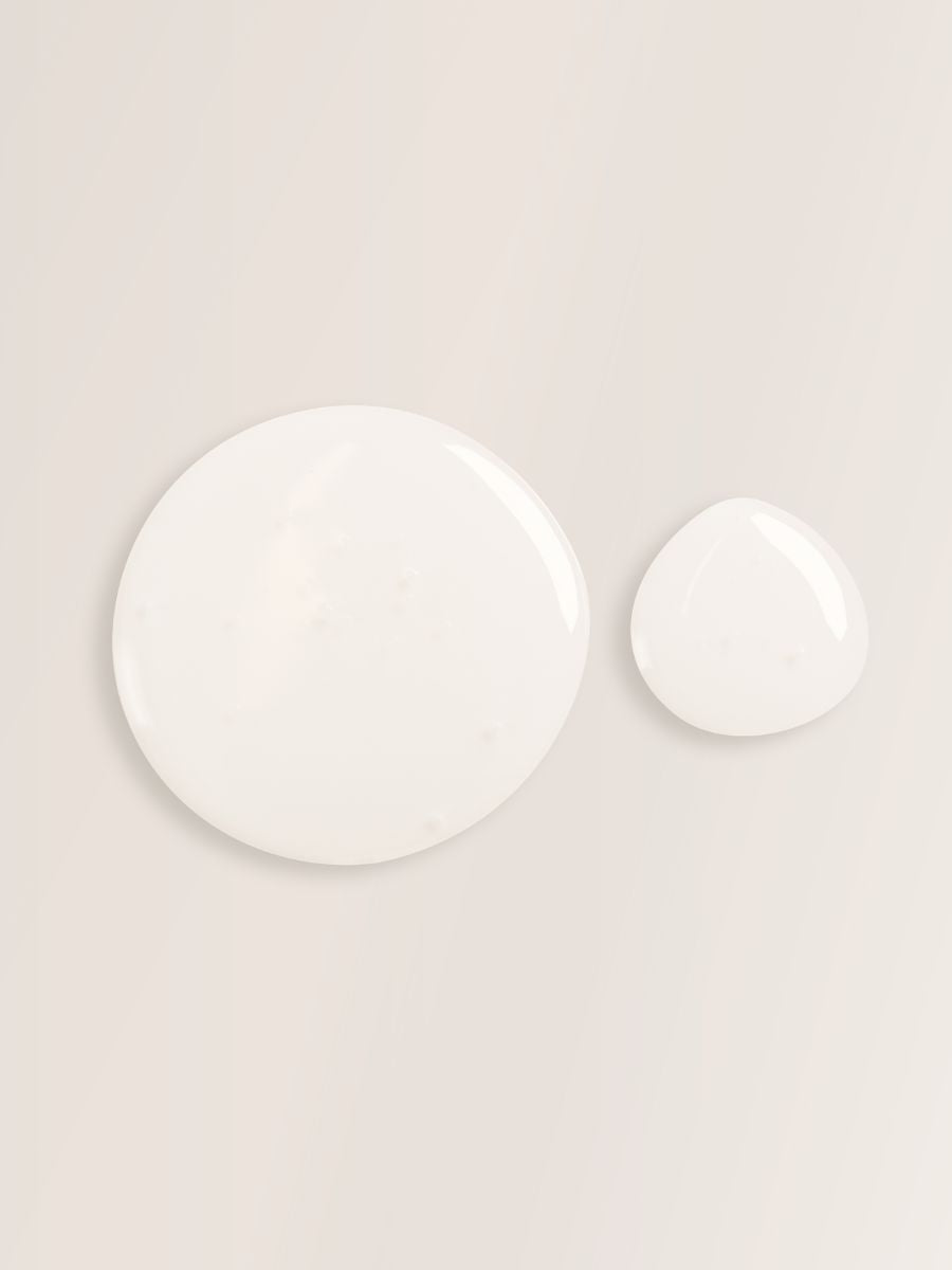 Lehmuskukkashampoon sisältämä koivu-uute vahvistaa hiusjuuria ja parantaa hiusten elastisuutta.