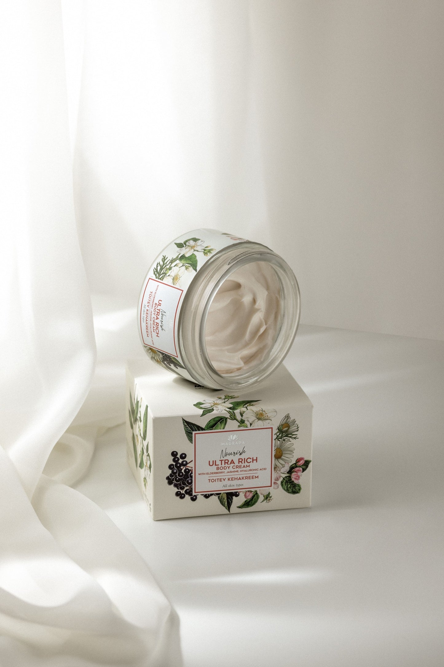 Magrada Organic Cosmetics ravitseva vartalovoide 200ml sisältää seljanmarjaa, jasmiinia ja hyaluronihappoa syvään kosteutukseen.