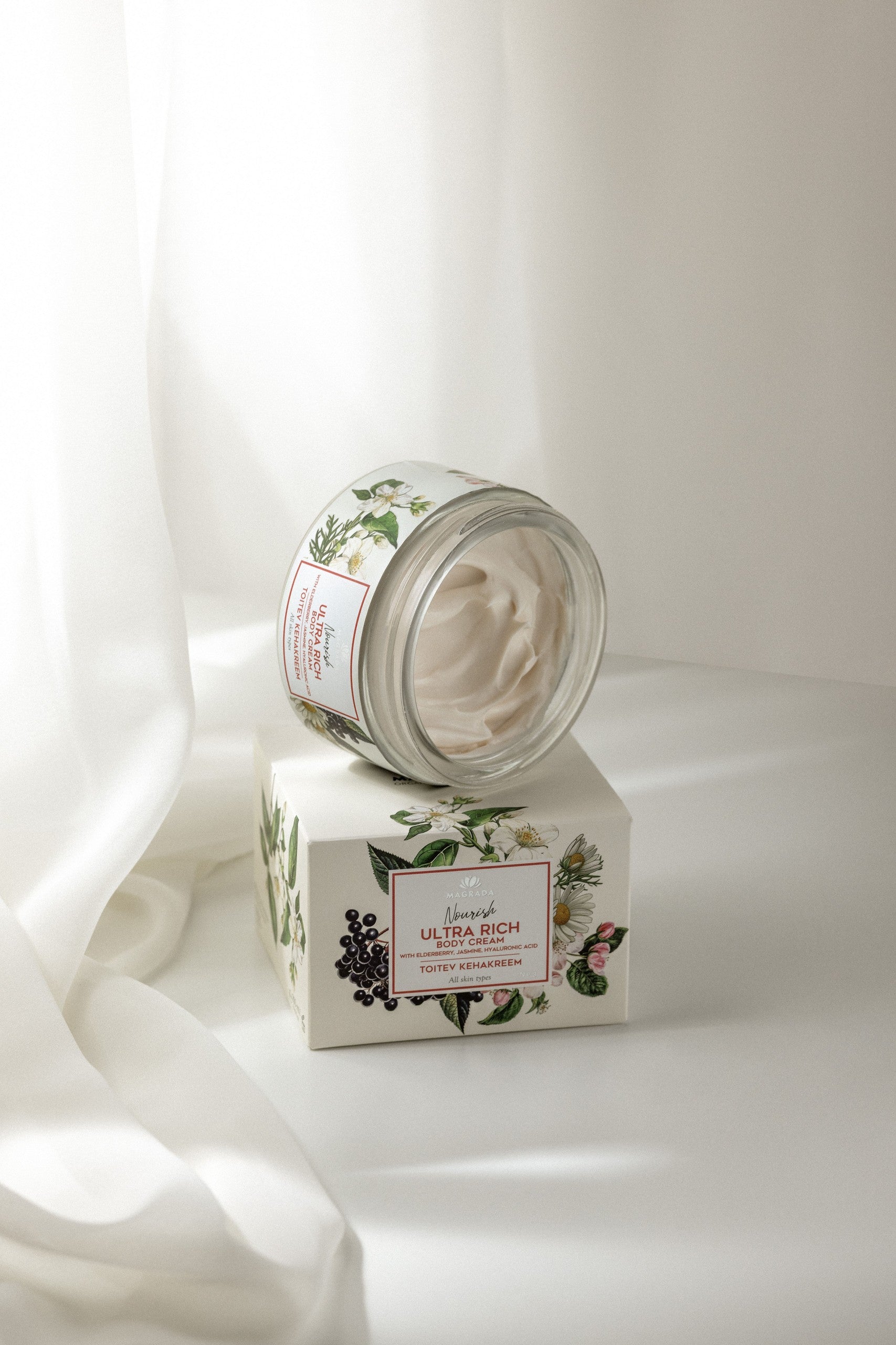 Magrada Organic Cosmetics ravitseva vartalovoide 200ml sisältää seljanmarjaa, jasmiinia ja hyaluronihappoa syvään kosteutukseen.