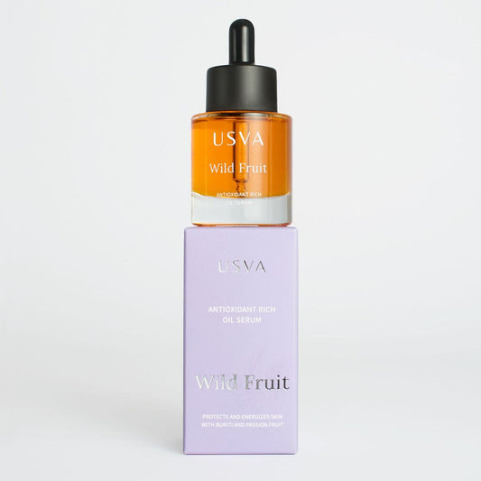 Usva Cosmetics Wild Fruit on kirkastava ja antioksidanttirikas 30 ml kasvoöljy, joka on pakattu tyylikkääseen lasiseen pipettipulloon.